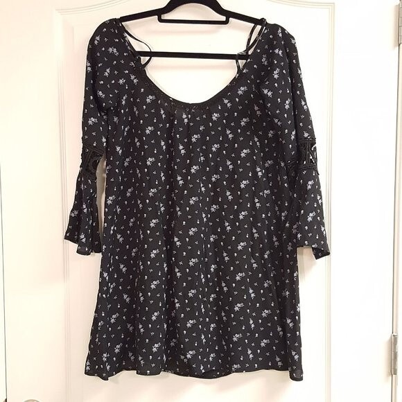 Lucy Love Off the Shoulder Blouse NWT - Picture 1 of 4